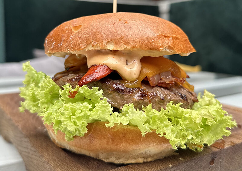 Chorizo burger - Restauracja Atmosfera, zamów na dosyta.pl