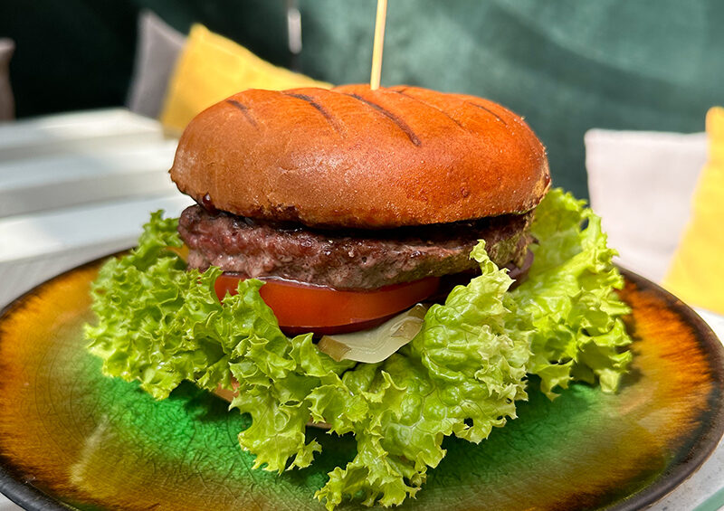 Classic burger - Restauracja Atmosfera, zamów na dosyta.pl