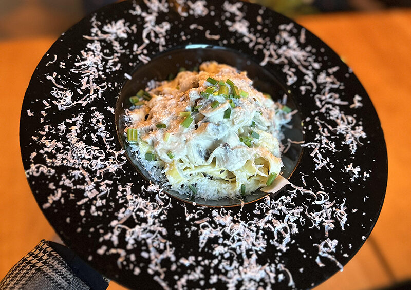 Fettucine alfredo di pollo - Restauracja Atmosfera, zamów na dosyta.pl