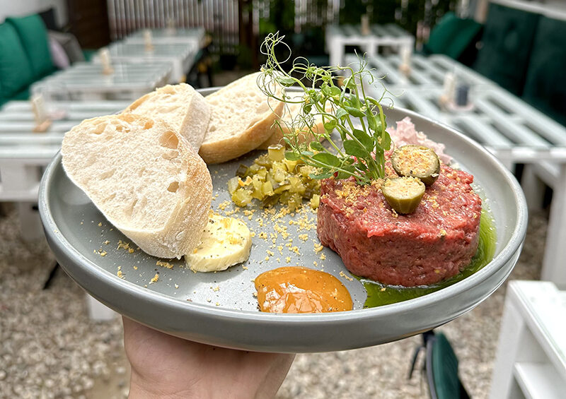 Restauracja Atmosfera - tatar wołowy, zamów na dosyta.pl