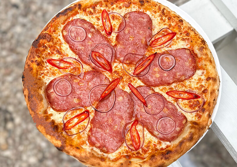 Pizza salami - Restauracja Atmosfera, zamów na dosyta.pl