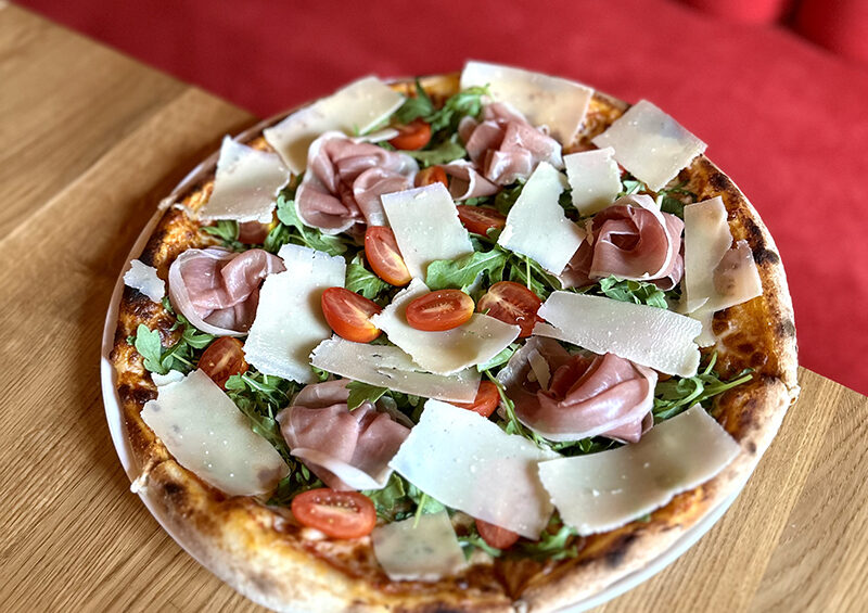 Pizza prosciutto di parma - restauracja Atmosfera, zamów online na www.dosyta.pl